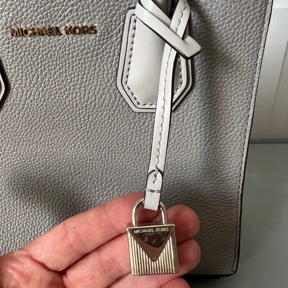 EUC - Michael Kors MD Mercer Crossbody Bag - Pearl Grey - Picture 7 of 15